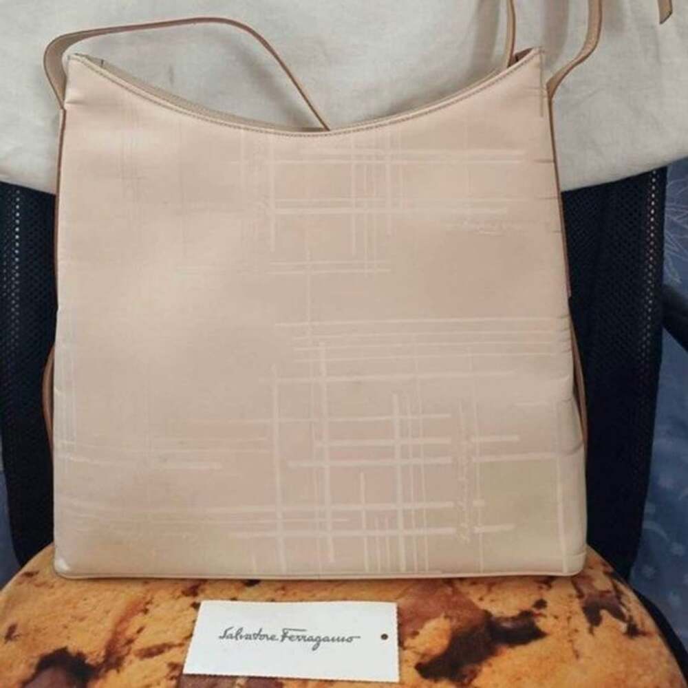 BRAND- SALVATORE FERRAGAMO
COLOR- CREAM